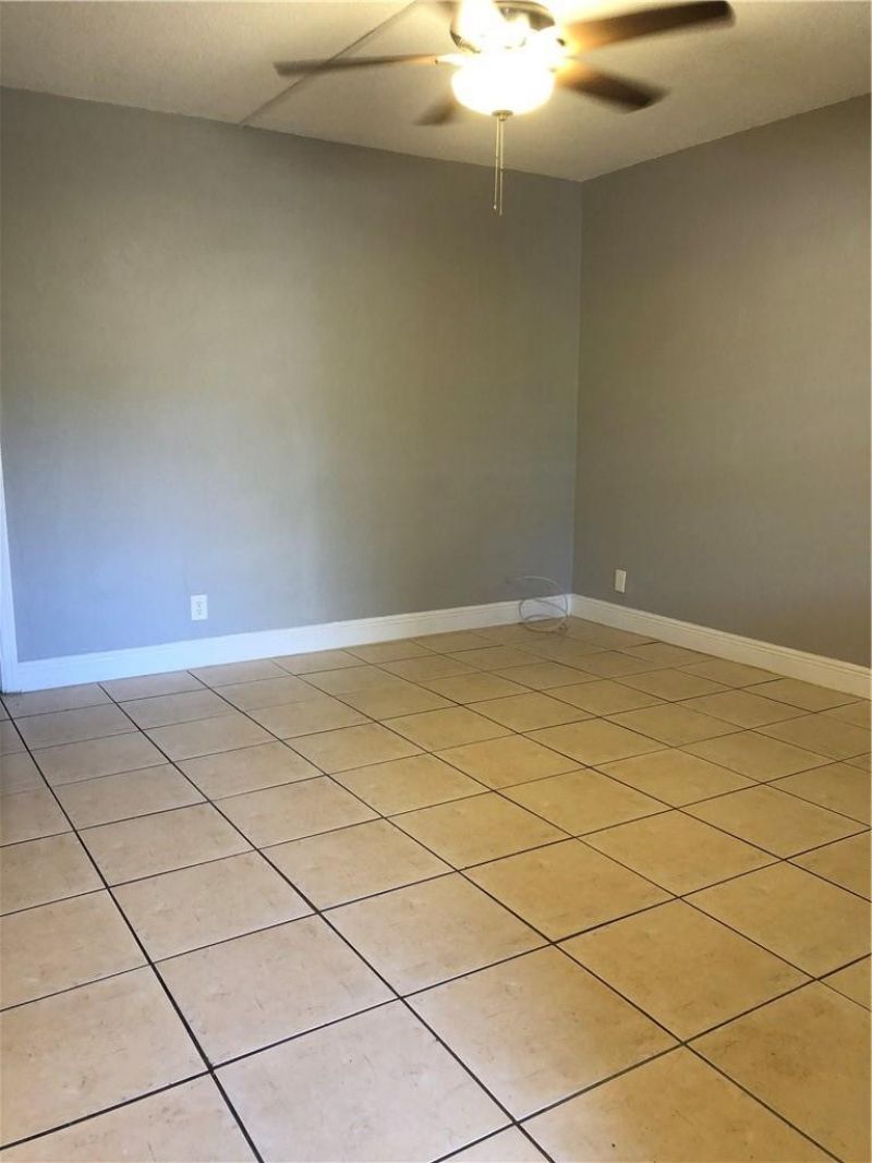 2016 NE 17th Court, Unit 11, Fort Lauderdale, FL 33305 Photo