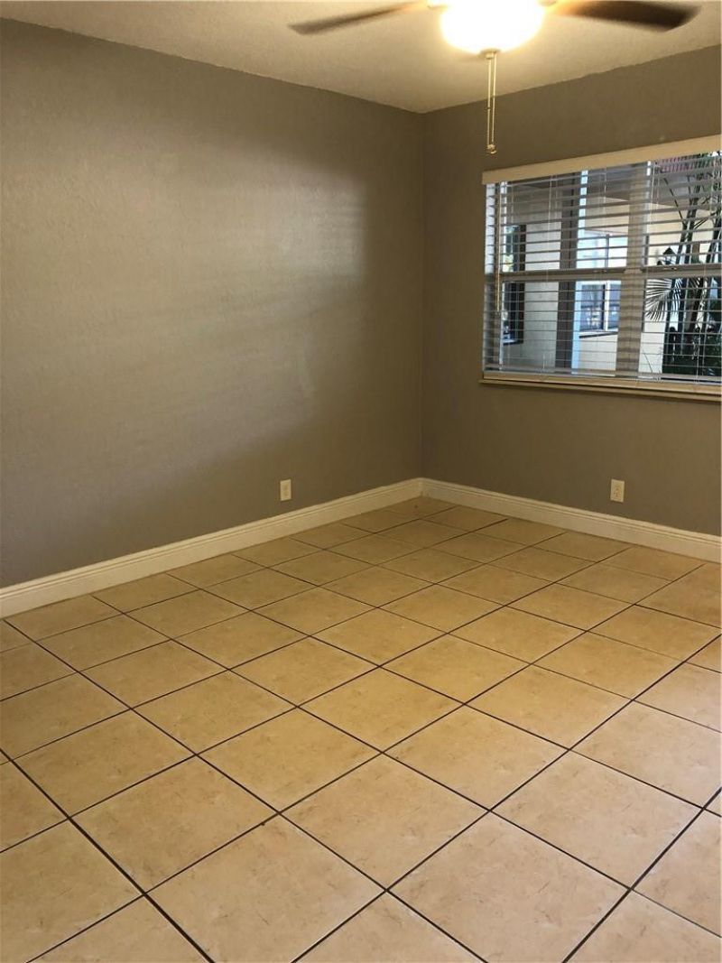 2016 NE 17th Court, Unit 11, Fort Lauderdale, FL 33305 Photo