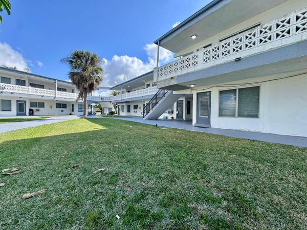 1251 W River Drive, Unit 3, Margate, FL 33063