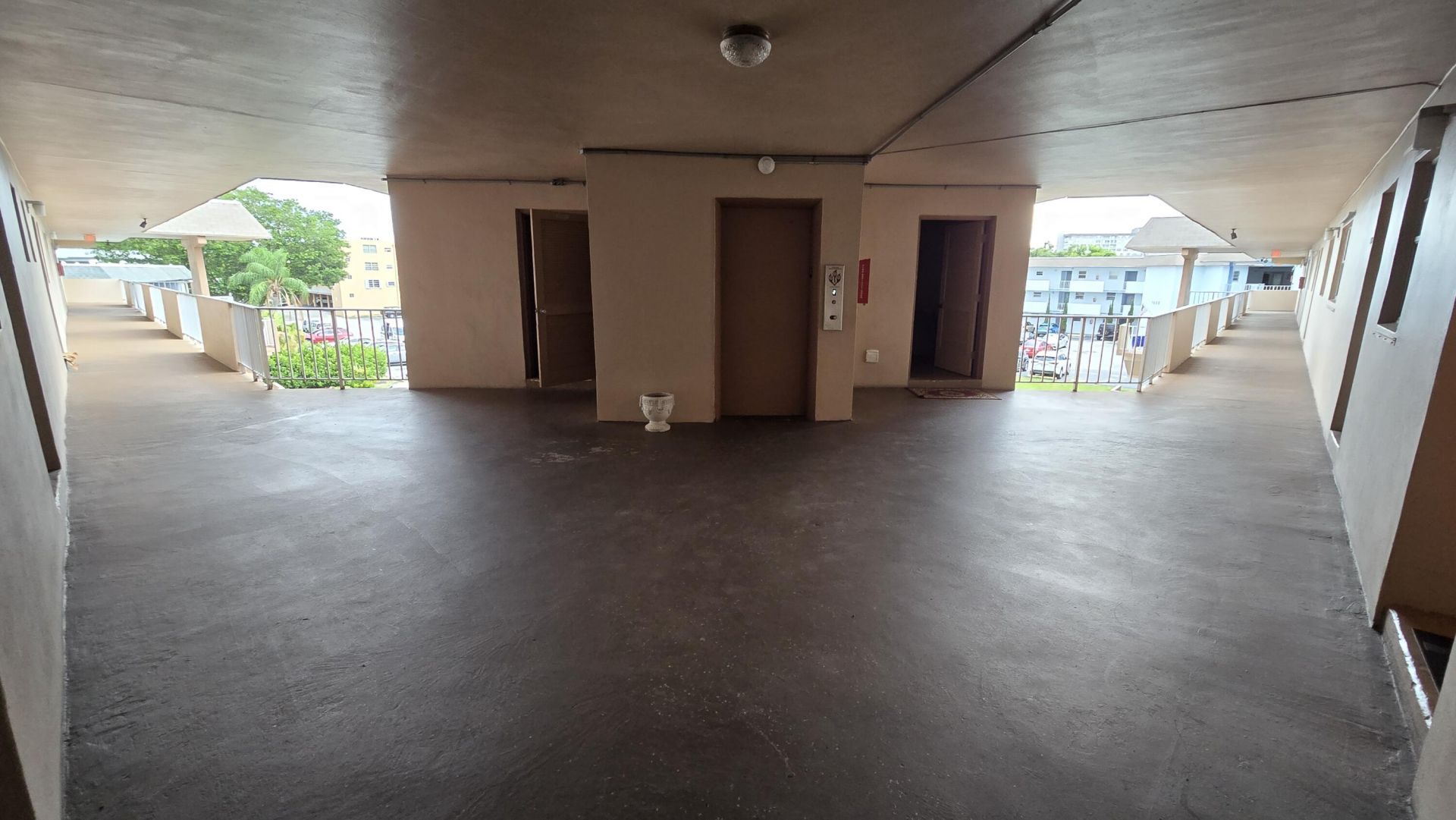 1200 Tallwood Avenue, Unit 305, Hollywood, FL 33021 Photo
