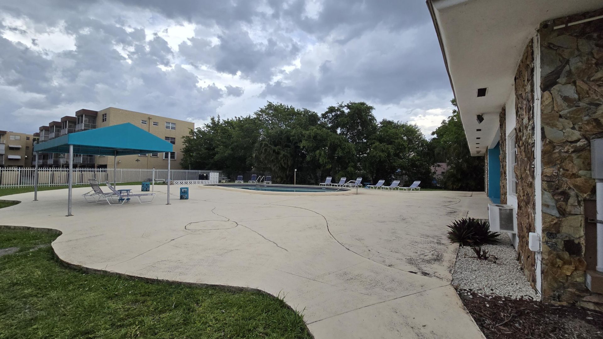 1200 Tallwood Avenue, Unit 305, Hollywood, FL 33021 Photo
