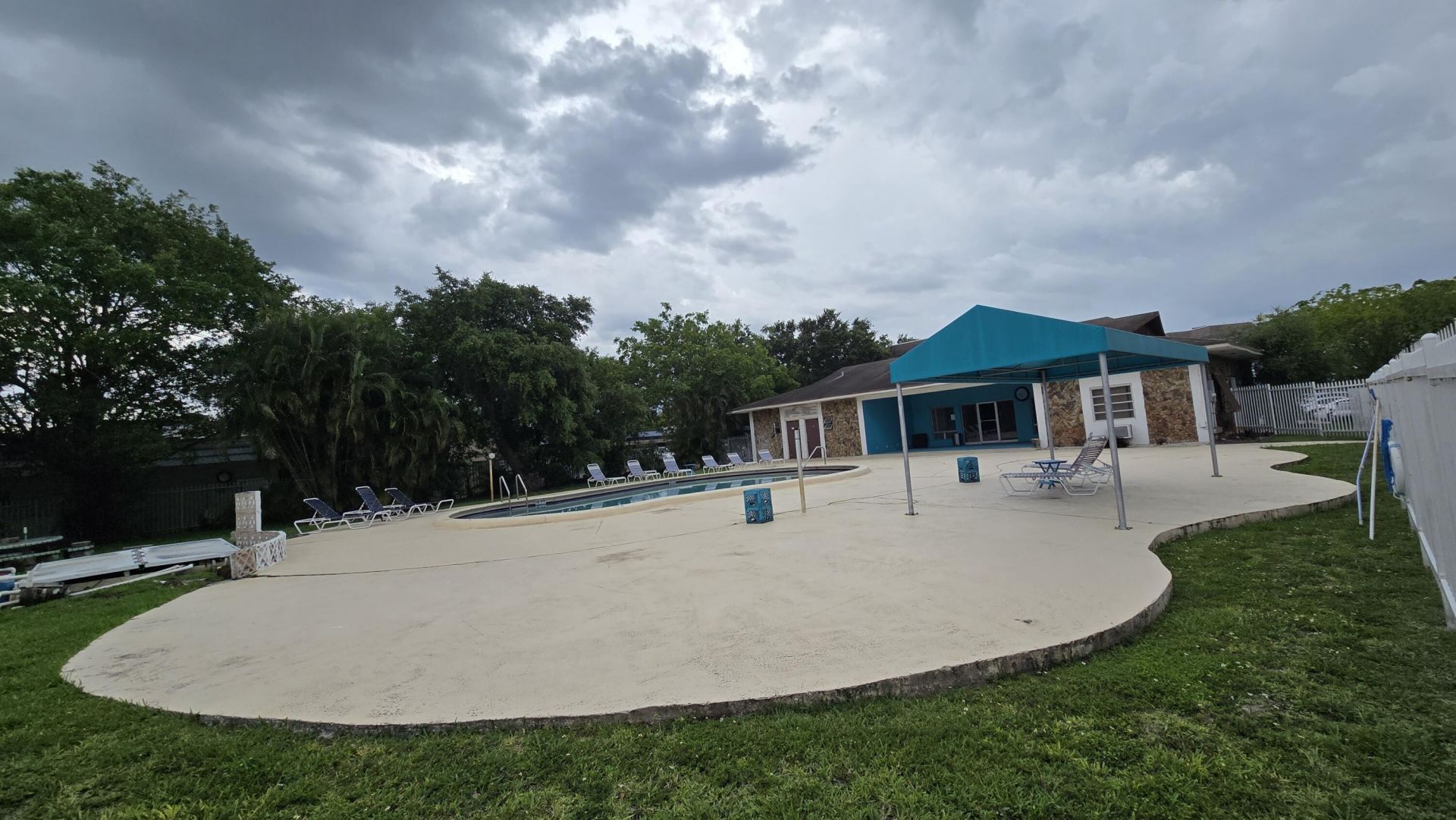 1200 Tallwood Avenue, Unit 305, Hollywood, FL 33021 Photo