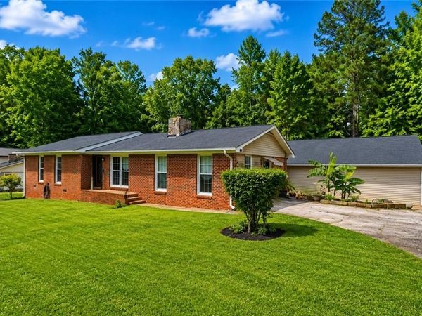 238 W Wedgewood Circle, Newnan, GA 30263