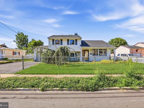 14 LANCASTER DRIVE , BURLINGTON, NJ 08016