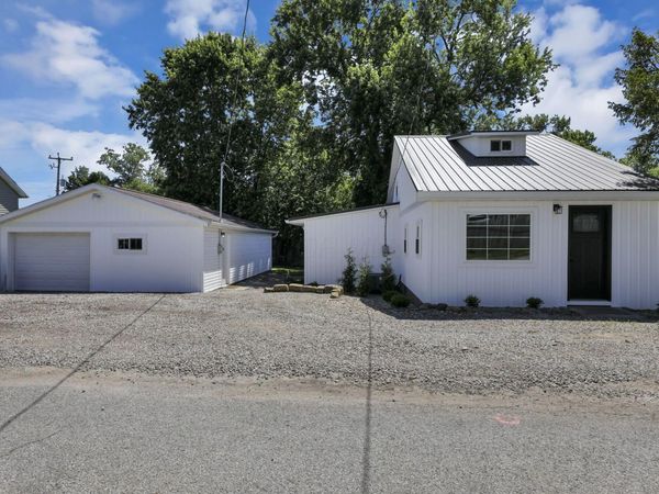 86 Wood Street , Buckeye Lake, OH 43008