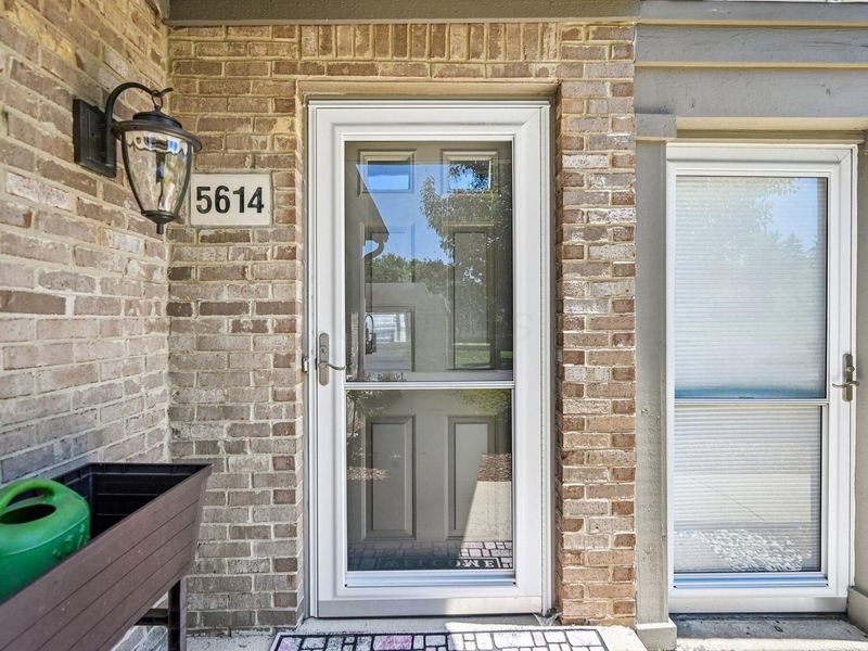5614 Brickstone Place, Unit 8, Hilliard, OH 43026 Photo 2
