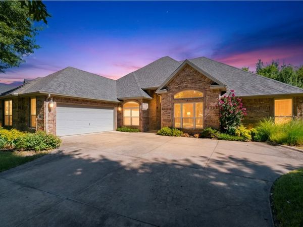4468 W Lofty Wood Drive, Fayetteville, AR 72704