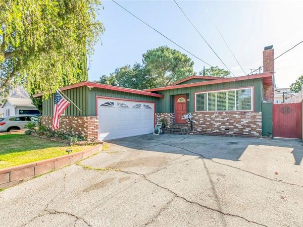 10706 Rhodesia Ave., Sunland, CA 91040