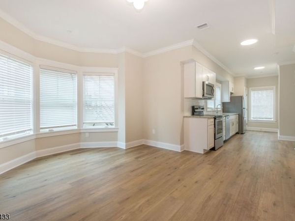 84 Auburn St, Paterson, NJ 07501