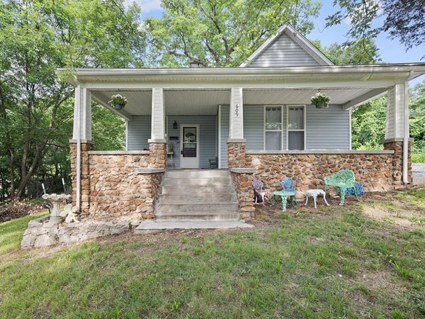 609 S College Street , Neosho, MO 64850
