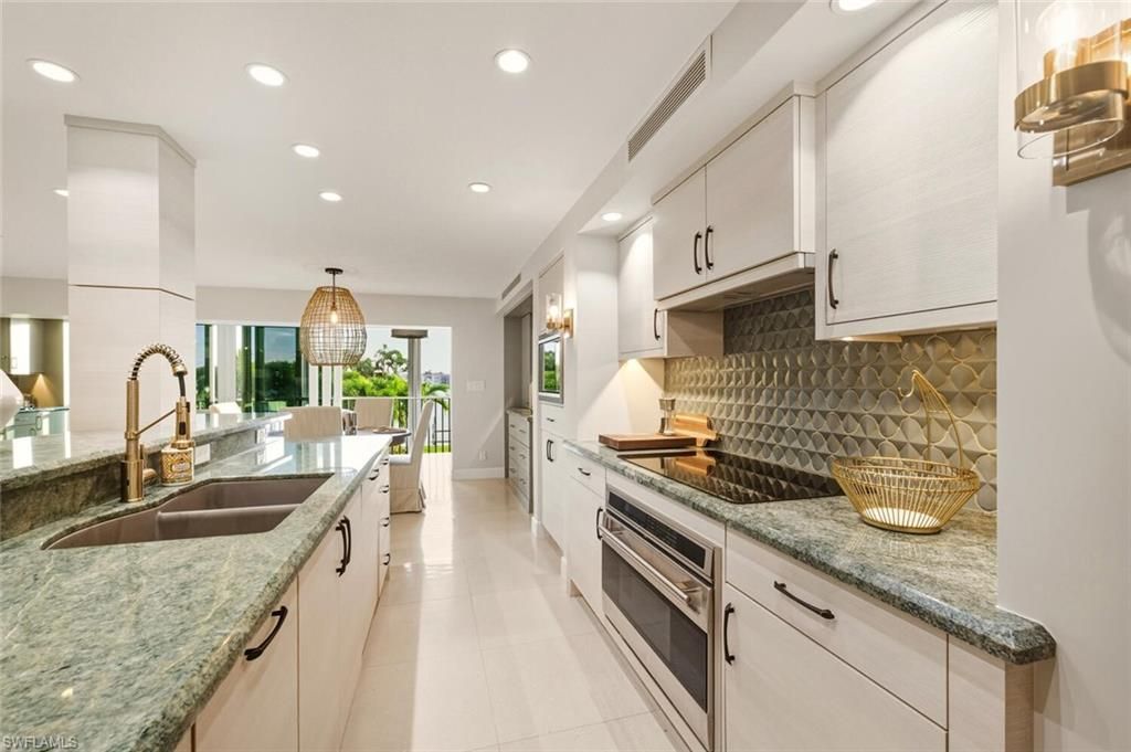 250 W Park Shore Dr , Unit 101, Naples, FL 34103 Photo