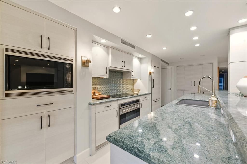 250 W Park Shore Dr , Unit 101, Naples, FL 34103 Photo