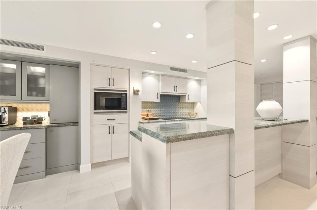 250 W Park Shore Dr , Unit 101, Naples, FL 34103 Photo