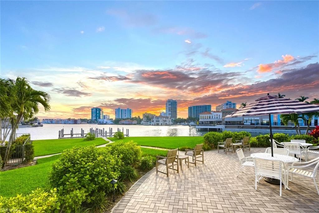 250 W Park Shore Dr , Unit 101, Naples, FL 34103 Photo