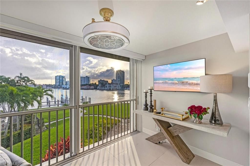 250 W Park Shore Dr , Unit 101, Naples, FL 34103 Photo