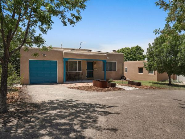 813 Girard Boulevard SE, Albuquerque, NM 87106