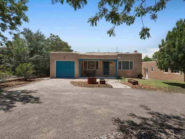 813 Girard Boulevard SE, Albuquerque, NM 87106