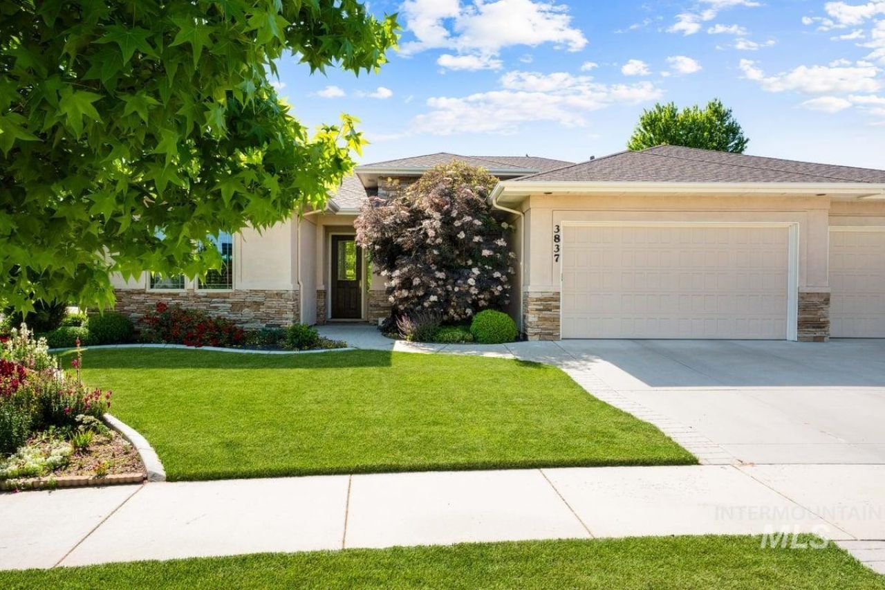 3837 W Sugar Tree Dr, Meridian, ID 83646 Main Photo