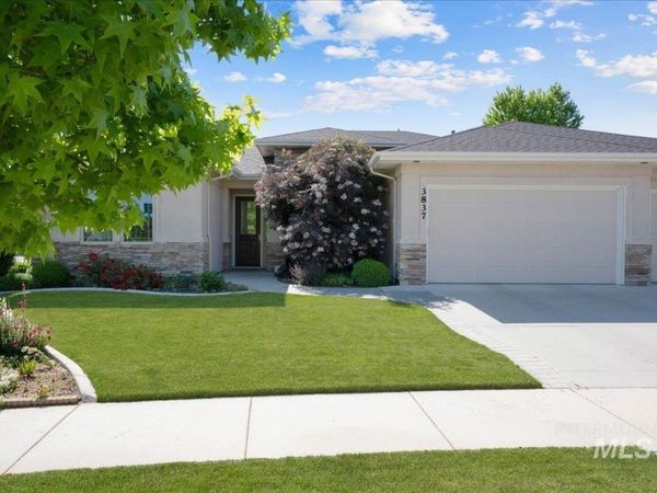 3837 W Sugar Tree Dr, Meridian, ID 83646