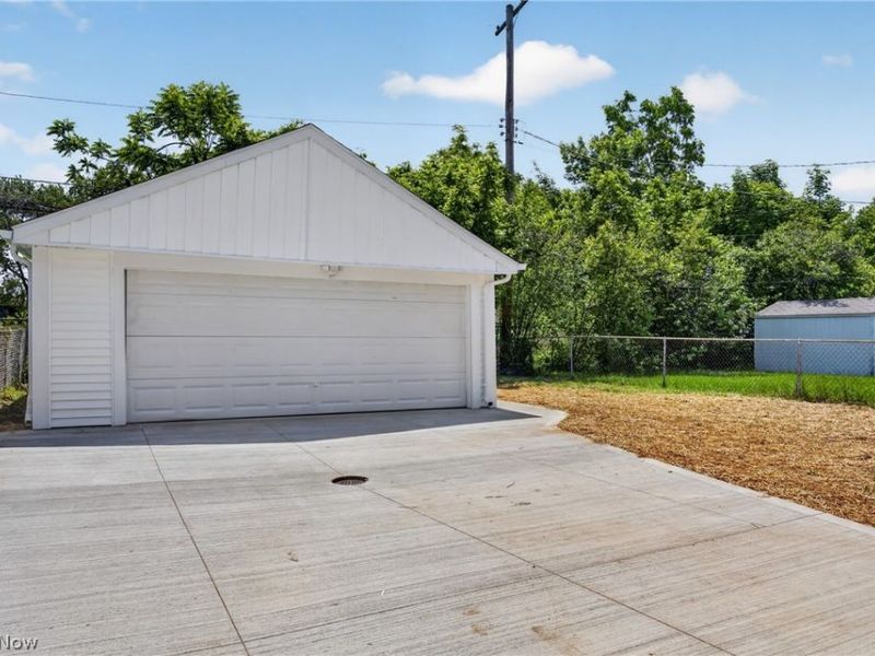 11709 Guardian Boulevard, Cleveland, OH 44135 Photo 22
