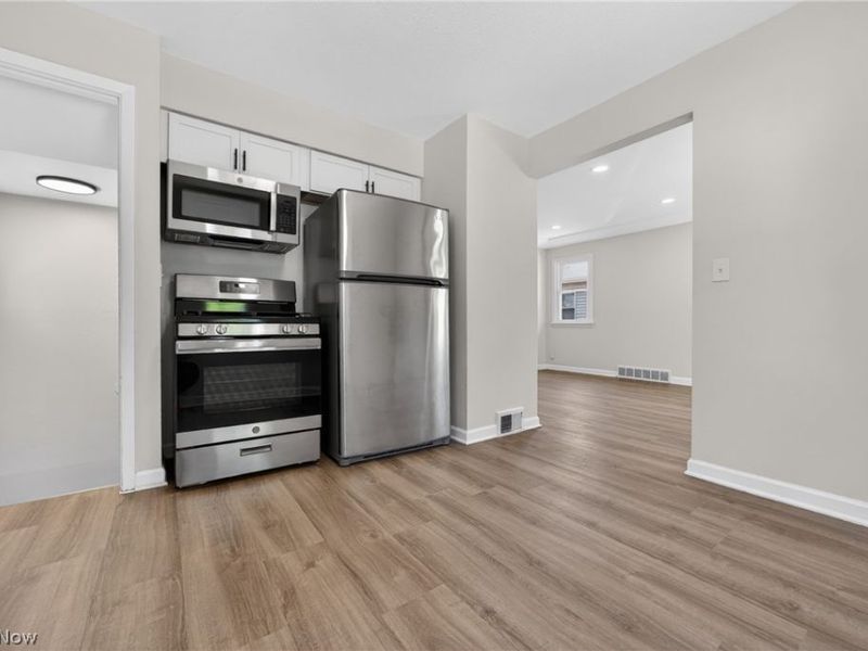 11709 Guardian Boulevard, Cleveland, OH 44135 Photo 4