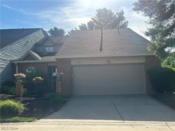 1904 Indian Hills Trail , Akron, OH 44313
