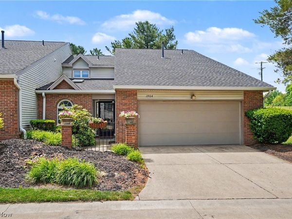 1904 Indian Hills Trail, Akron, OH 44313
