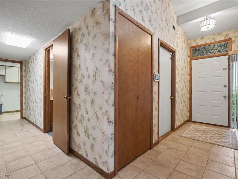 1904 Indian Hills Trail, Akron, OH 44313 Photo 11