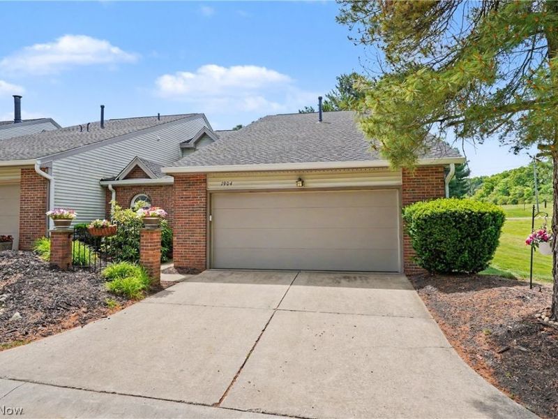 1904 Indian Hills Trail, Akron, OH 44313 Photo 2