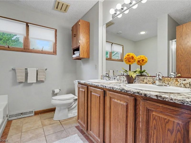 1904 Indian Hills Trail, Akron, OH 44313 Photo 24