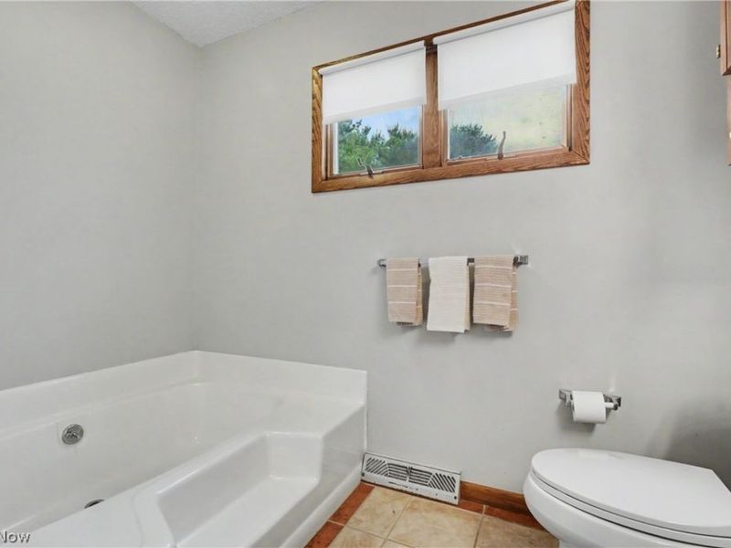1904 Indian Hills Trail, Akron, OH 44313 Photo 26
