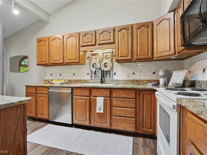 1904 Indian Hills Trail, Akron, OH 44313 Photo 7