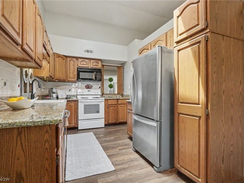 1904 Indian Hills Trail, Akron, OH 44313 Photo 8