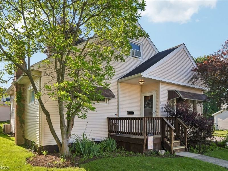 225 24th Street NW, Barberton, OH 44203 Photo 3