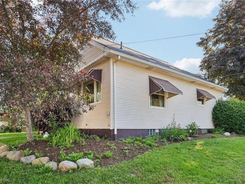 225 24th Street NW, Barberton, OH 44203 Photo 4