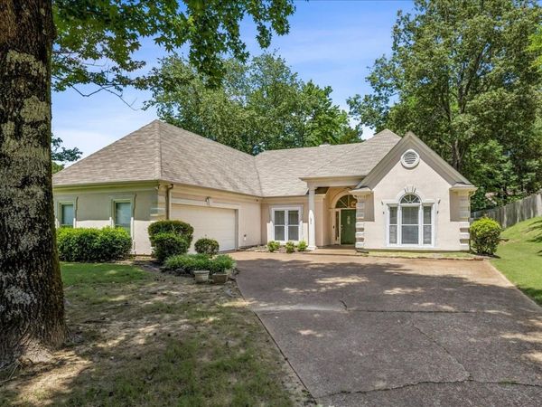 8916 CEDAR MILLS CV, Memphis, TN 38016