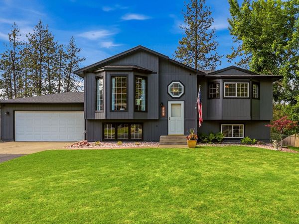 122 E Wynot Dr, Nine Mile Falls, WA 99026