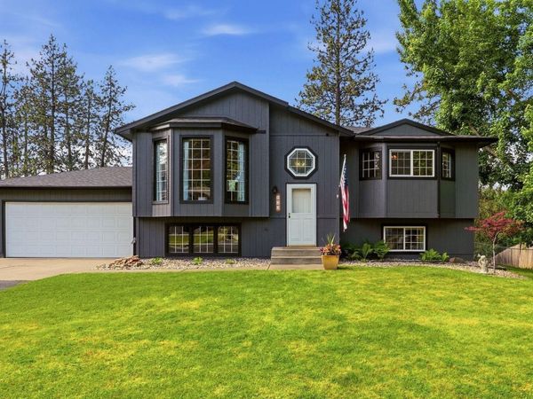122 E Wynot Dr, Nine Mile Falls, WA 99026