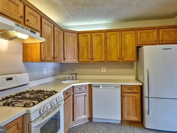 61 ASPEN COURT, HAMILTON, NJ 08619