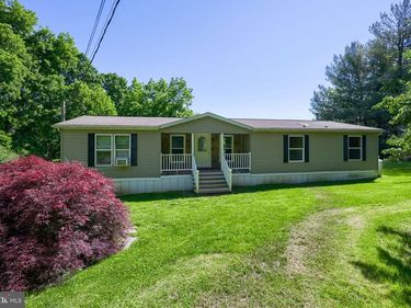 881 CAMP MEETING ROAD, EAST EARL, PA 17519
