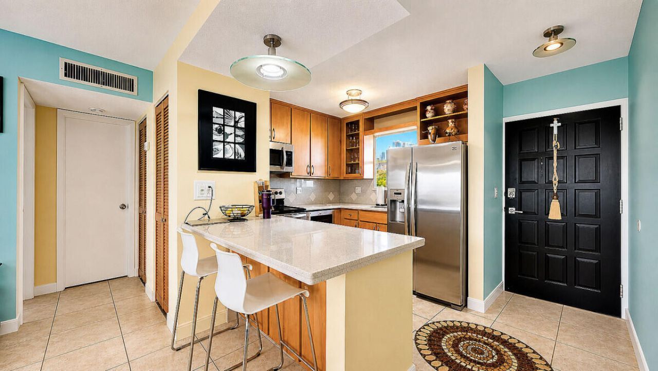 7795 NE Bayshore Court, Unit 502, Miami, FL 33138 Photo