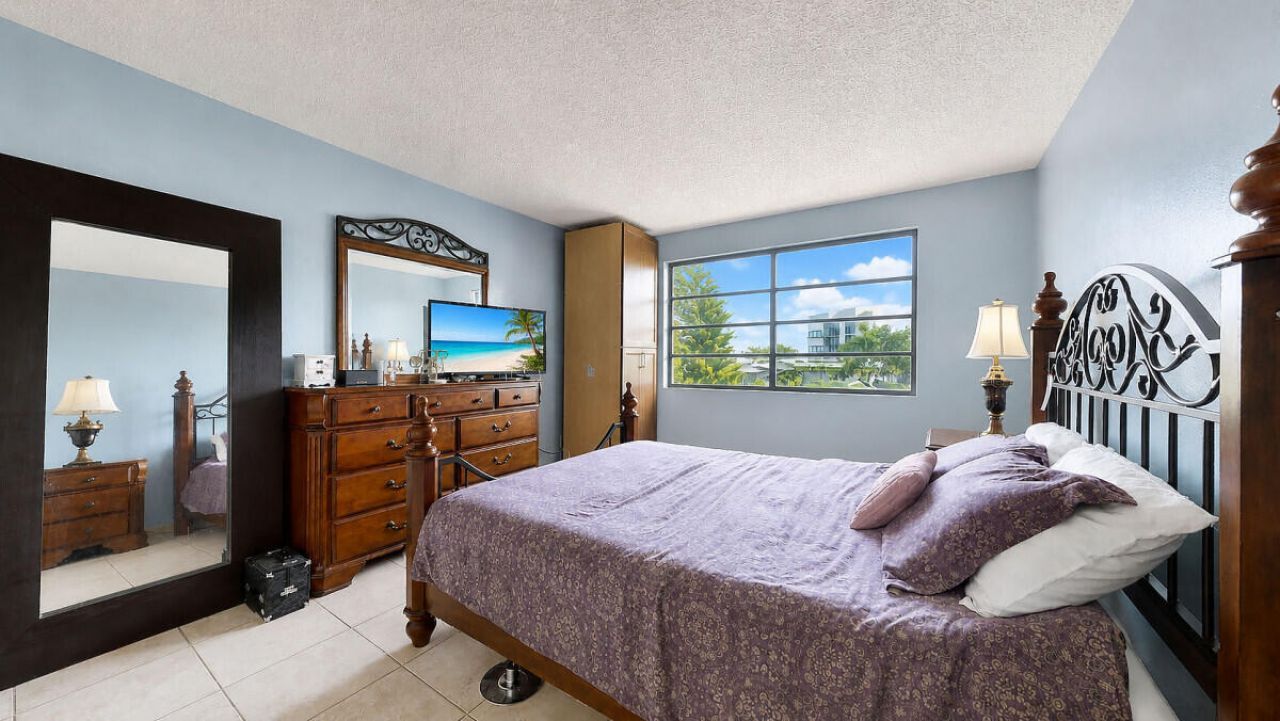 7795 NE Bayshore Court, Unit 502, Miami, FL 33138 Photo