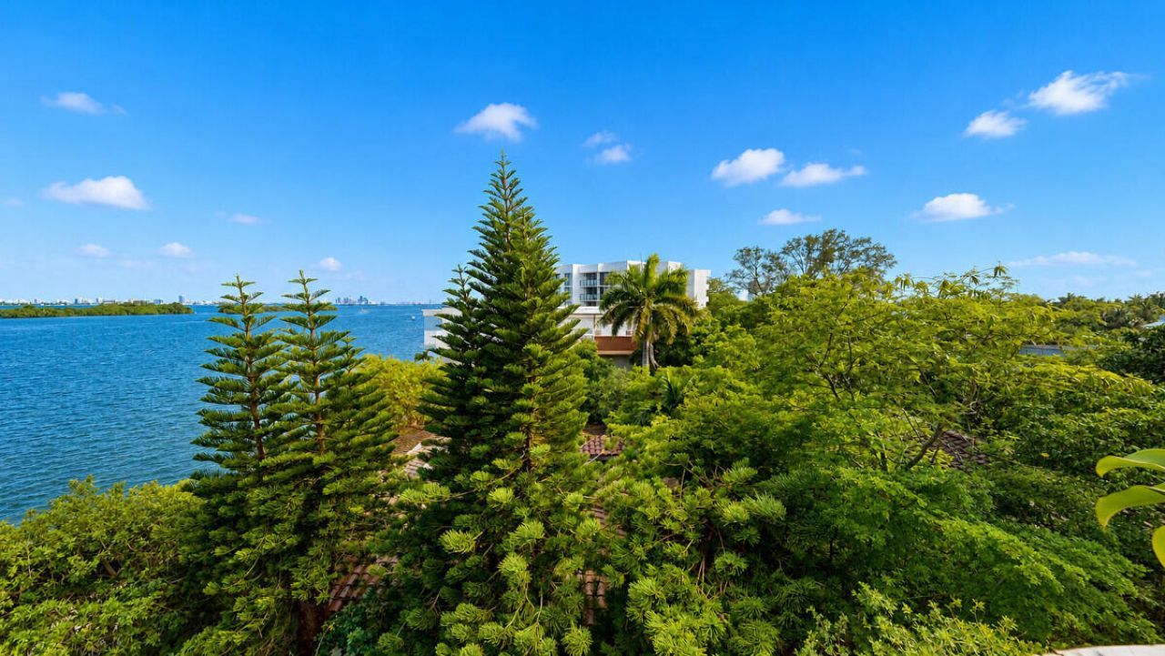 7795 NE Bayshore Court, Unit 502, Miami, FL 33138 Photo