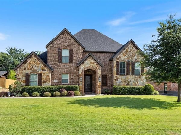 511 Oak Forest Court, Kennedale, TX 76060