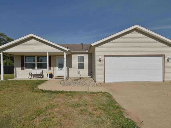 200 N COLUMBUS Street, North Pekin, IL 61554