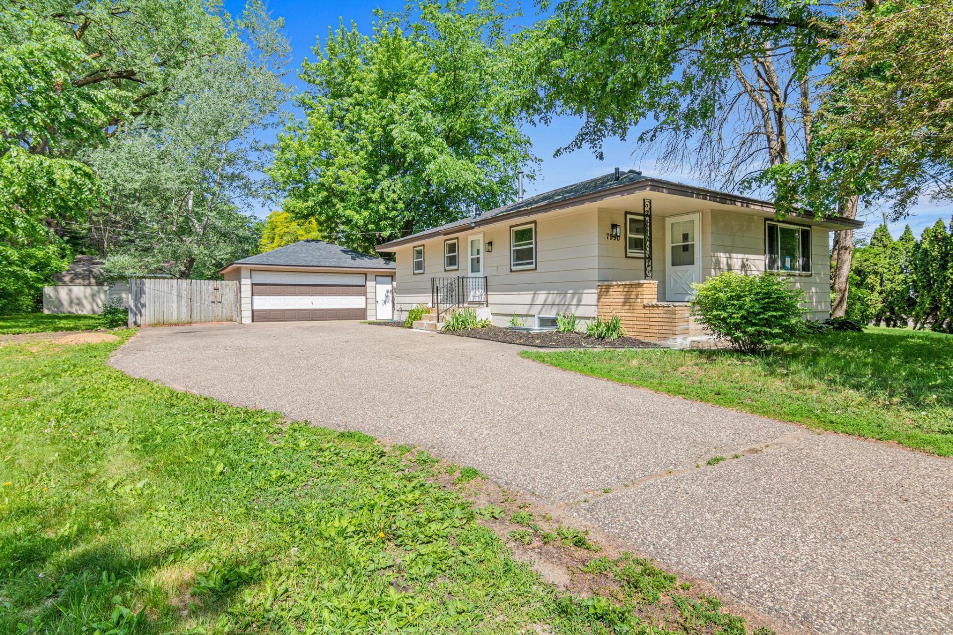 7990 E River Road, Minneapolis, MN 55432