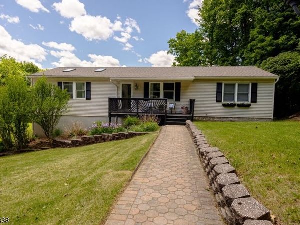 1 Bantry Ct, Vernon, NJ 07422