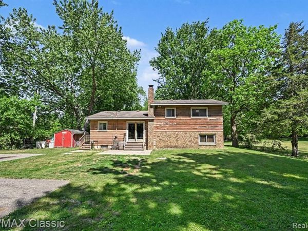 2071 S. Milford Road, Highland Twp, MI 48357
