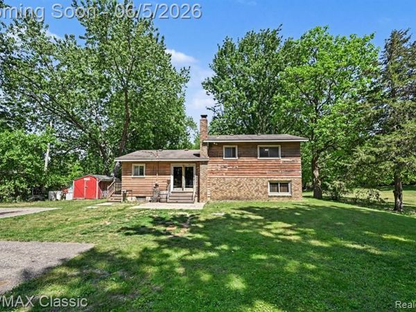 2071 S. Milford Road, Highland Twp, MI 48357