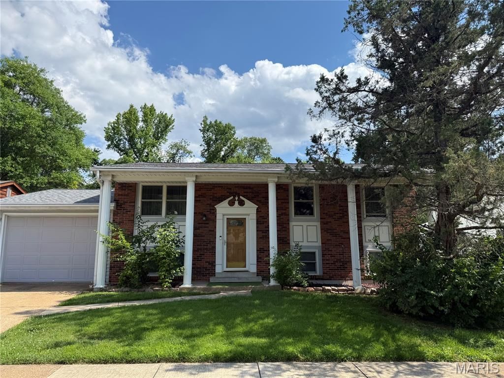 658 Green Forest Drive , Fenton, MO 63026 Main Photo